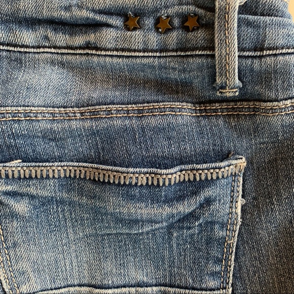 Hippie Laundry Vanilla Star Embroidered Hem Distressed Straight Leg Jeans - Picture 8 of 14